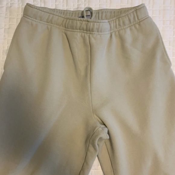 Aritzia Mega Sweatpant - Picture 2 of 5